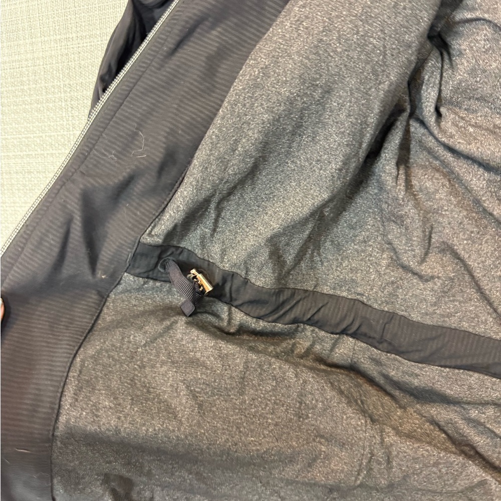 Lululemon Windbreaker / Rainjacket - image 5